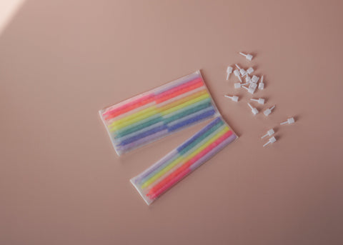 Kuchenkerzen mit Halter in Neon
