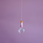 Mini Sonnenfänger 20mm mit Keramikperlen in rosa rosé und gelb. Suncatcher mit einem elastischen Band zum Aufhängen von Kleine Fete.
Colourful suncatcher with ceramicpearls