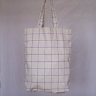 tasche aus baumwolle in den farben creme offwhite blau von kleine fete. kariertes muster.