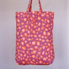 Tasche aus Baumwolle von Kleine Fete im Leomuster. Die Farben des Shoppers sind lila neonorange und lachs
